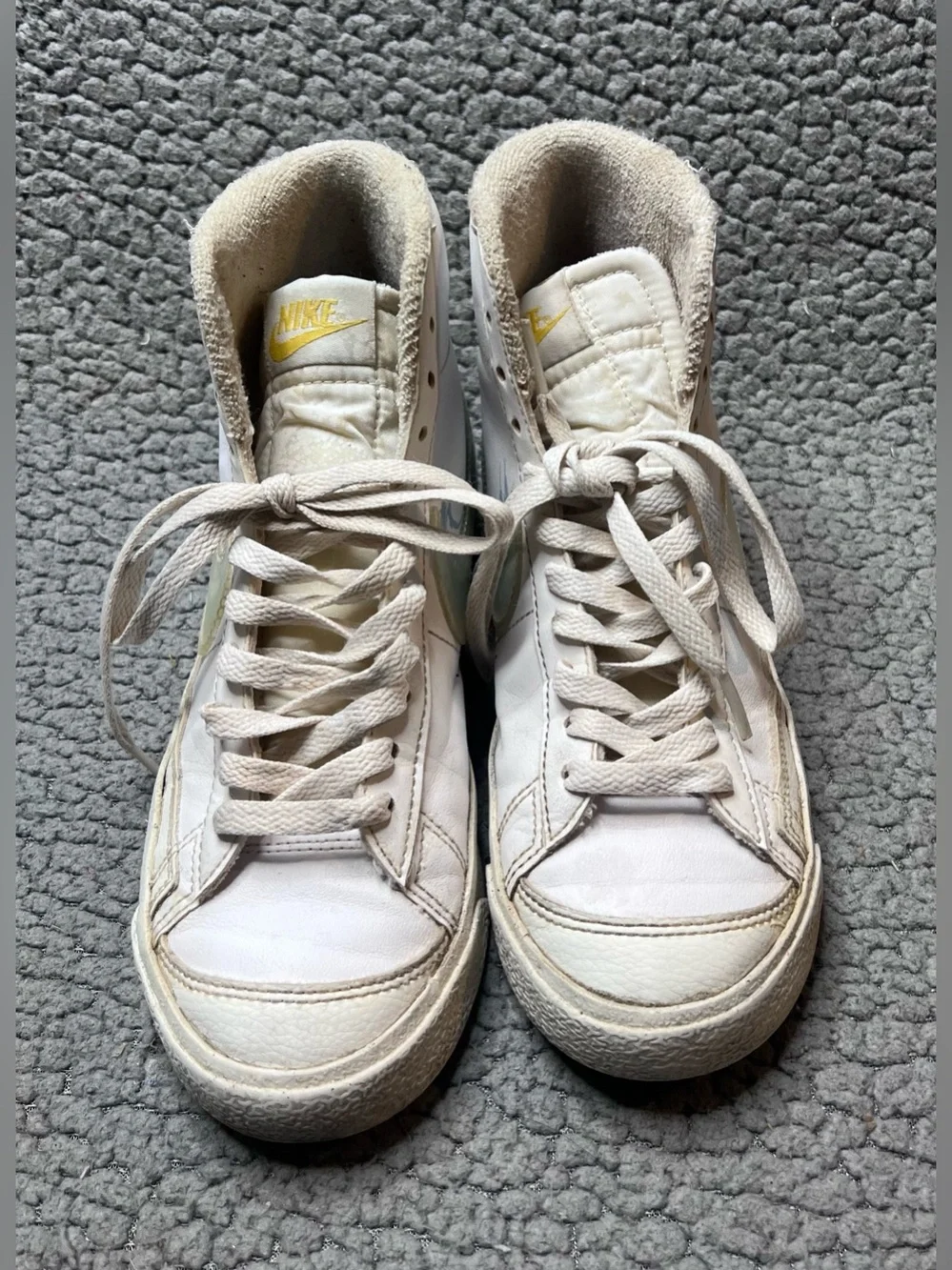 Vintage Nike Blazer Mid '77 GS Girls Size 4.5 Y White And Blue